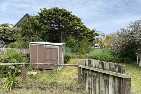 Photo of property in 10 Frances Street, Waikanae Beach, Waikanae, 5036