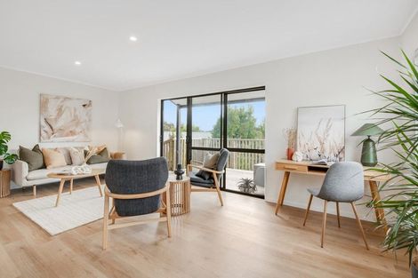 Photo of property in 11 Randal Place, Bayview, Auckland, 0629