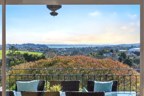 Photo of property in 150 Bleakhouse Road, Mellons Bay, Auckland, 2014