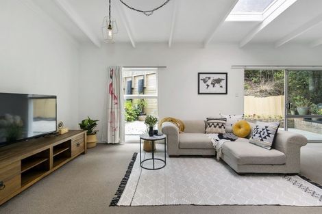 Photo of property in 92 Park Hill Road, Birkenhead, Auckland, 0626