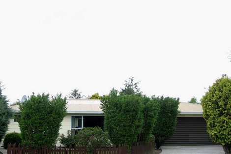 Photo of property in 16 Kruse Place, Redwood, Christchurch, 8051