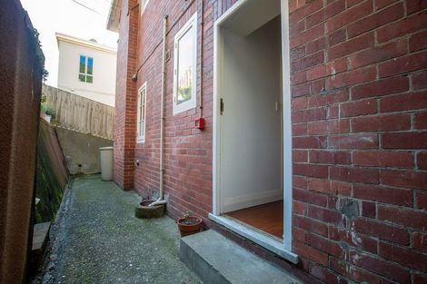 Photo of property in 2/17 Oriental Terrace, Oriental Bay, Wellington, 6011
