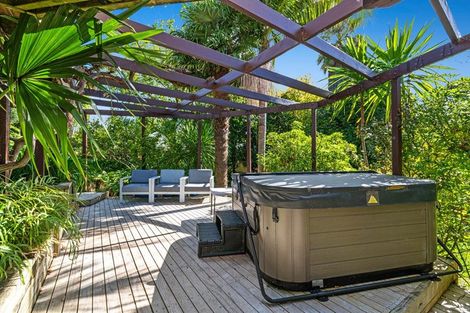 Photo of property in 59 Unsworth Drive, Unsworth Heights, Auckland, 0632