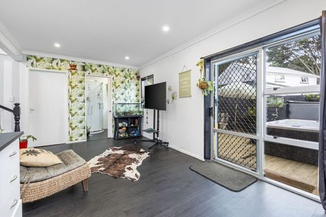 Photo of property in 2/10 Abbeygate Street, Birkdale, Auckland, 0626