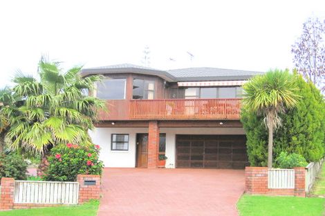 Photo of property in 10 Eagle Place, Red Beach, 0932