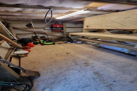 Photo of property in 2/29 Cheltenham Terrace, Newlands, Wellington, 6037