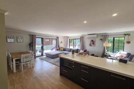 Photo of property in 8a Diosma Place, Botany Downs, Auckland, 2010