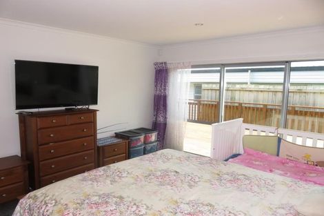 Photo of property in 17 Cresswell Place, Johnsonville, Wellington, 6037