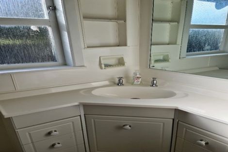 Photo of property in 13 Emirau Place, Glenfield, Auckland, 0629