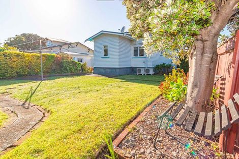 Photo of property in 12 Saint Leonard Street, Saint Johns Hill, Whanganui, 4501