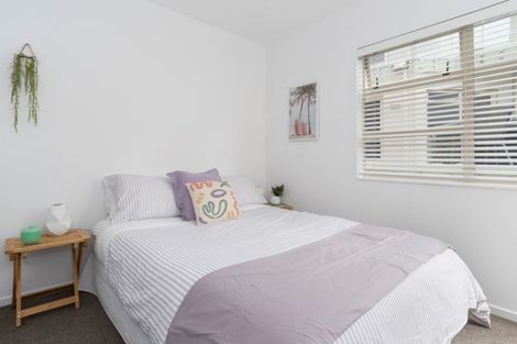 Photo of property in 2/6 Marine Parade, Mount Maunganui, 3116