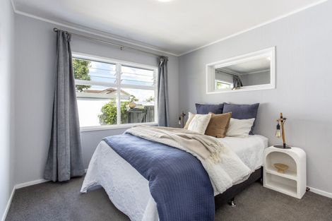 Photo of property in 1/1 Tawa Road, Te Atatu Peninsula, Auckland, 0610