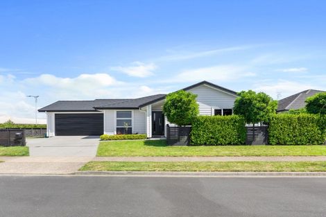 Photo of property in 92 Penetaka Heights, Pyes Pa, Tauranga, 3112