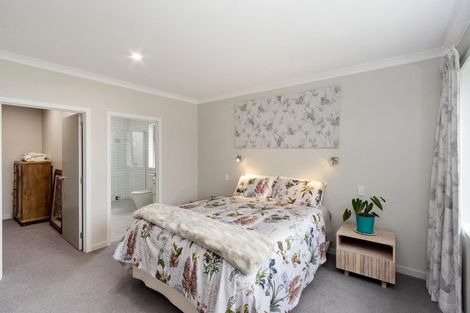 Photo of property in 16 West Place, Greenmeadows, Napier, 4112
