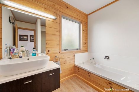 Photo of property in 91 Allington Road, Karori, Wellington, 6012