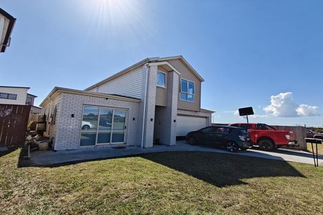Photo of property in 8 Ritetai Street, Clarks Beach, 2122