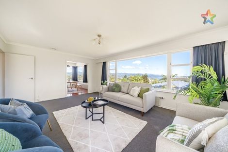 Photo of property in 24 Martin Grove, Normandale, Lower Hutt, 5010