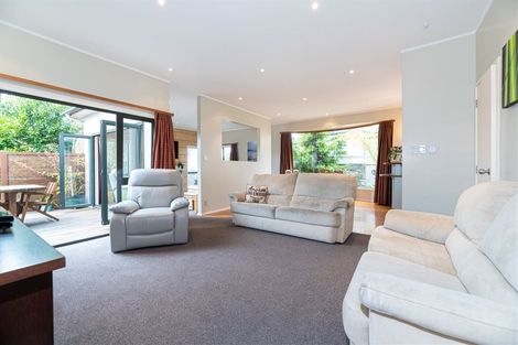 Photo of property in 2/13 Quebec Road, Milford, Auckland, 0620