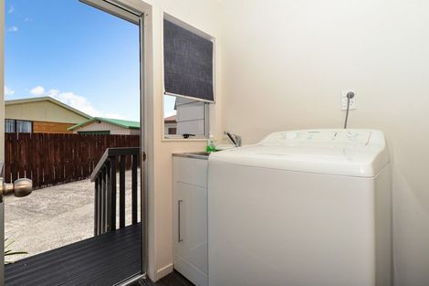 Photo of property in 15 Kentucky Crescent, Nawton, Hamilton, 3200