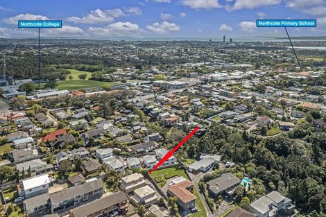 Photo of property in 3/24 Wernham Place, Northcote, Auckland, 0626