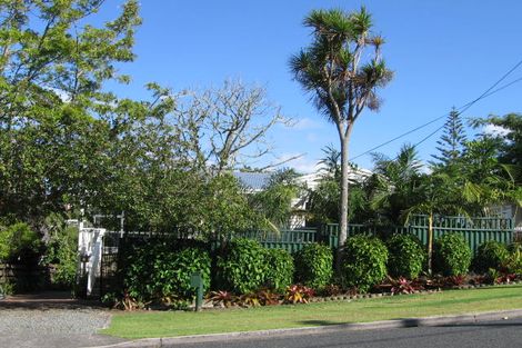 Photo of property in 32 Channel View Road, Campbells Bay, Auckland, 0630
