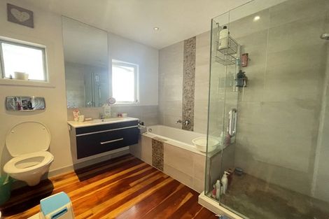 Photo of property in 86 Parr Terrace, Castor Bay, Auckland, 0620