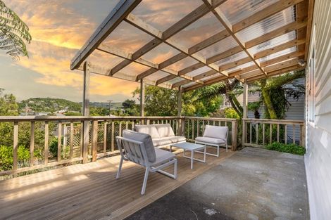 Photo of property in 34 Poto Road, Normandale, Lower Hutt, 5010