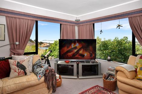 Photo of property in 105 Luckens Road, West Harbour, Auckland, 0618