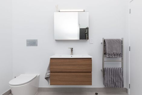 Photo of property in 2 Parachute Crescent, Papakura, 2110