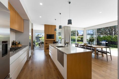 Photo of property in 52 Walton Street, Red Beach, 0932