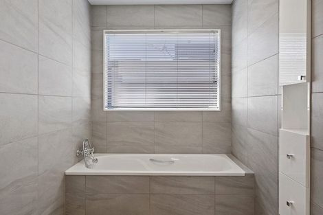 Photo of property in 11 Hilltop Lane, Mount Pleasant, Christchurch, 8081