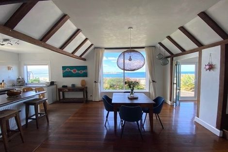 Photo of property in 336 The Esplanade, Island Bay, Wellington, 6023