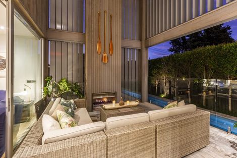 Photo of property in 21 Ocean View Road, Milford, Auckland, 0620