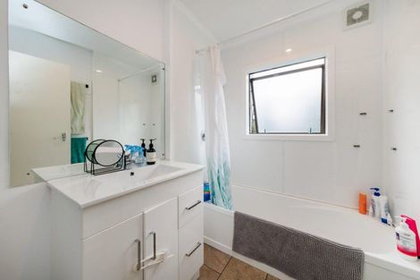 Photo of property in 27 Newton Place, Westbrook, Palmerston North, 4412