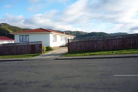 Photo of property in 73 Frobisher Street, Island Bay, Wellington, 6023