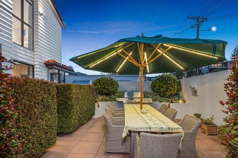 Photo of property in 7 Frieston Road, Milford, Auckland, 0620