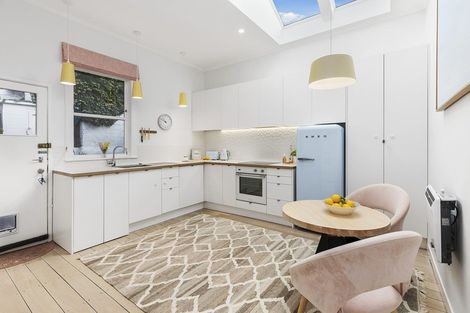 Photo of property in 147 Marine Parade, Seatoun, Wellington, 6022