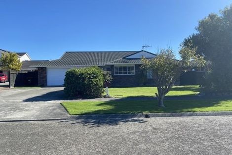 Photo of property in 16 Rosebank Avenue, Kelvin Grove, Palmerston North, 4414