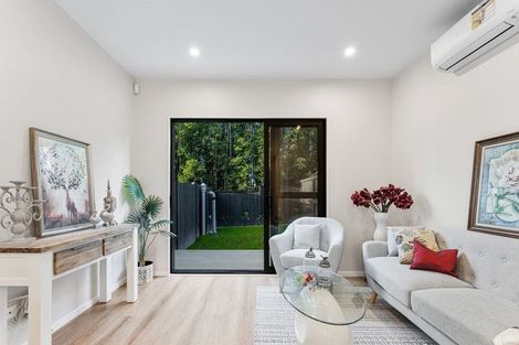 Photo of property in 15 Don Oliver Lane, Glen Eden, 0602