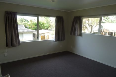 Photo of property in 68a Awaroa Road, Sunnyvale, Auckland, 0612