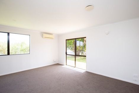 Photo of property in 7 Miller Place, Ngatea, 3503