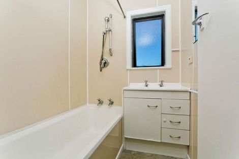 Photo of property in 7 Camelot Place, Glenfield, Auckland, 0629