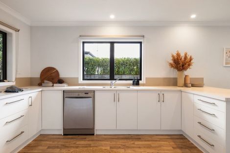 Photo of property in 82 Grey Street, Cambridge, 3434