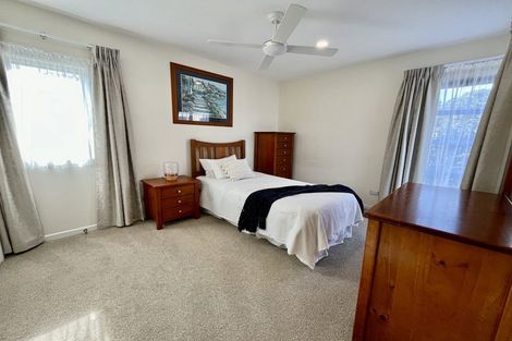Photo of property in 5a Queensway, Three Kings, Auckland, 1024