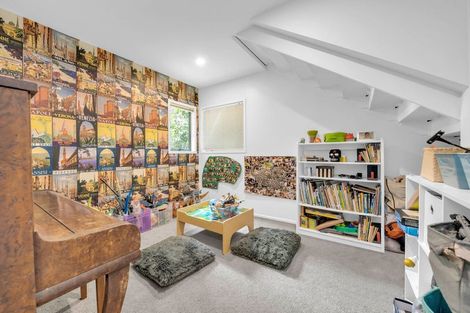 Photo of property in 11 Opou Road, Titirangi, Auckland, 0604