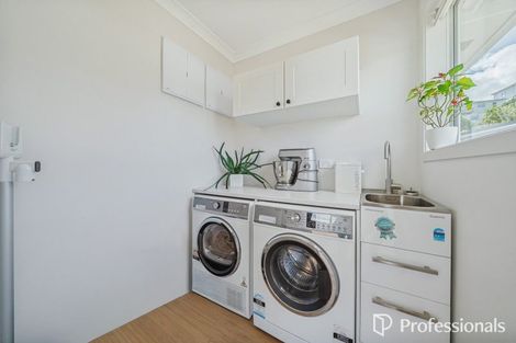 Photo of property in 19 Turville Crescent, Newlands, Wellington, 6037