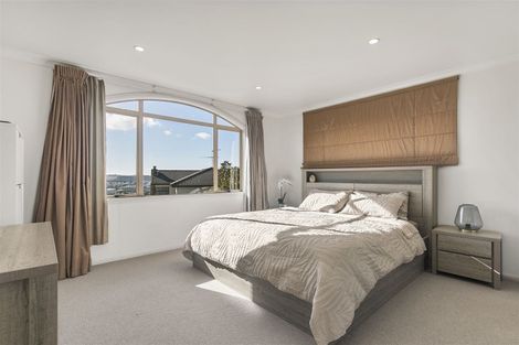 Photo of property in 40 Spoonbill Place, Unsworth Heights, Auckland, 0632