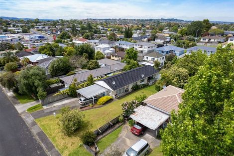 Photo of property in 2/14 Pegler Drive, Howick, Auckland, 2014