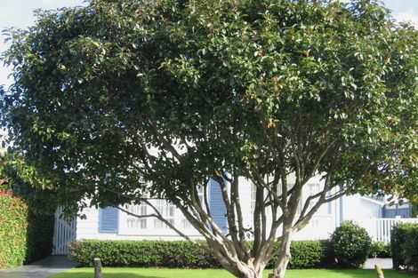 Photo of property in 22 Holyoake Crescent, Avalon, Lower Hutt, 5011