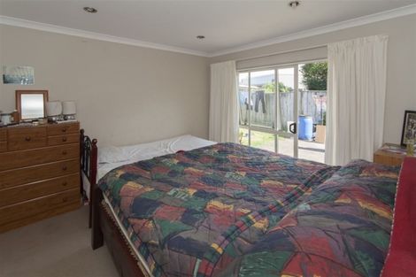 Photo of property in 2c Waikaukau Road, Glen Eden, Auckland, 0602